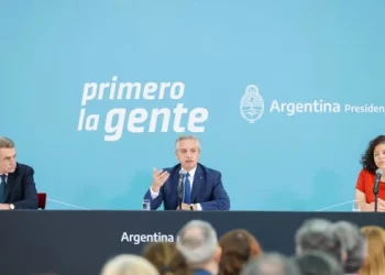 Fernández presentó el plan Reconstruir Salud