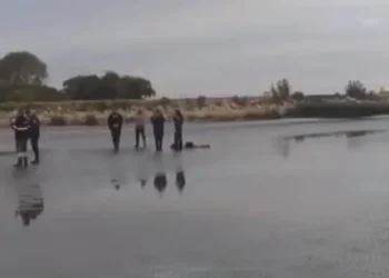 Otro crimen brutal en Argentina: Hallan cadáver de un joven atado de las manos a la orilla del río