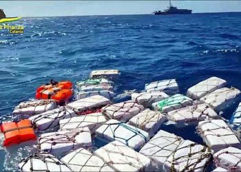 Incautación récord en Italia: hallan dos toneladas de cocaína flotando cerca de la costa de Sicilia