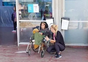 Joven con discapacidad fue abandonada por su novio en la terminal de ómnibus de Santa Fe: Tuvieron que asistirla
