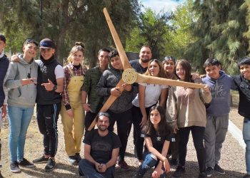 Estudiantes de la escuela Cerro El  Sosneado armaron un aerogenerador para utilizarlo en el establecimiento