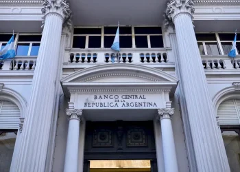 Por la suba de tasas, para agosto se duplicará la cantidad actual de pesos en la economía