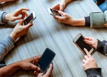 Brasil, Argentina y Colombia, entre los países que pasan más tiempo en el celular