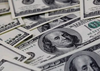 Dólar blue: tras tocar los $440, su cotización bajó y cerró a $433 en la City porteña