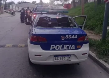 Un niño de 5 años fue atropellado y herido por una patrulla policial que perseguía a una moto en Córdoba