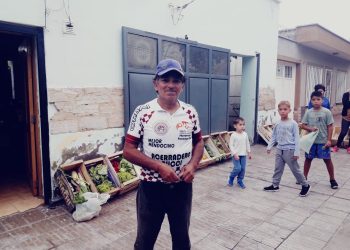 “El cartonero solidario” abrió un puesto y vende a precios muy bajos para poder ayudar a la gente