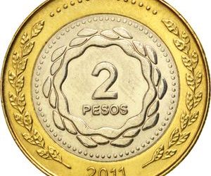 Por los metales que la componen y la alta inflación, las monedas de $2 valen más desarmadas