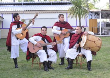 El conjunto folclórico Los Hacheros cumplió sus primeros 24 años realzando el folclore