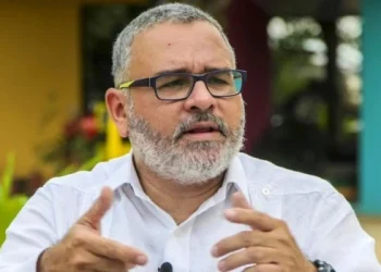 Condenan en ausencia a 14 años de prisión al expresidente salvadoreño Funes por tregua con pandillas