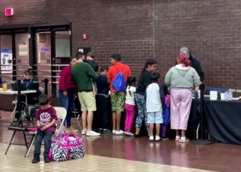 Crisis migratoria: New York abrió gimnasios para alojar a migrantes por refugios saturados