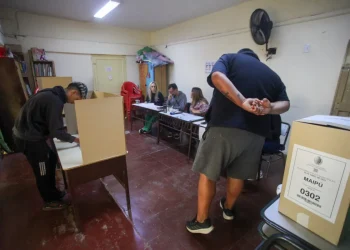 El Gobierno oficializó el pago a los celadores que trabajaron en las elecciones