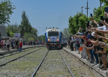El radicalismo pide explicaciones por la demora de la llegada del tren a Mendoza