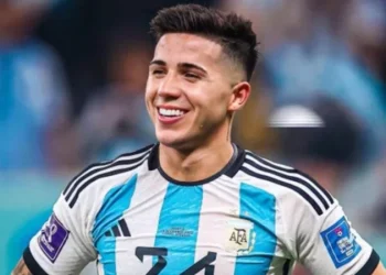 Enzo Fernández saludó a una escuela mendocina y revolucionó las redes sociales