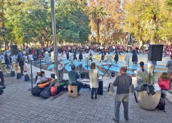 La escuela San Francisco Solano celebró el 25 de Mayo bailando en la plaza Independencia