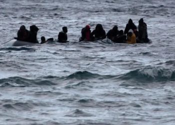 Grave acusación de la UE a Grecia: pide investigar presunto abandono de migrantes en el mar