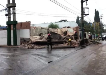 Hallaron muerto a un obrero de 19 años tras un derrumbe en Ituzaingó y 5 operarios salieron ilesos