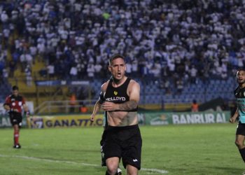 Cristian Hernández le dio el empate al Antigua que se metió en la final