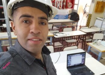 Bombero voluntario rendía su última materia, aprobó y raudamente fue a combatir el incendio de Plastiandino