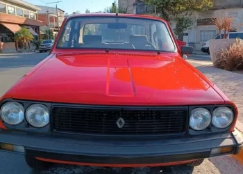 La historia del Renault 12 0km que causa furor en las redes