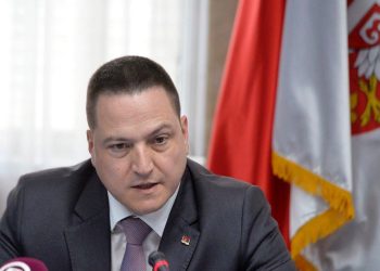 Luego del tiroteo en Belgrado, renunció el ministro de Educación de Serbia