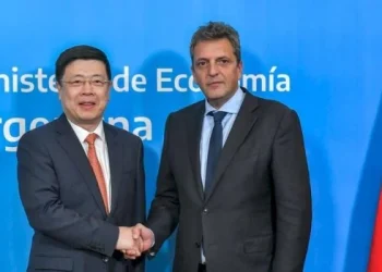 Massa viaja a China con el objetivo de ampliar el uso del swap
