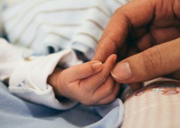Nació el primer bebé británico con ADN de tres personas