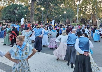 En la plaza San Martín se llevó a cabo la presentación del Pericón Nacional que se realizará en la Villa 25