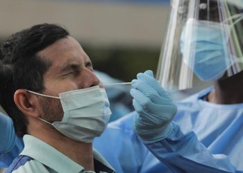 Preocupante: detectaron una nueva variante de coronavirus en Ecuador y el gobierno refuerza medidas