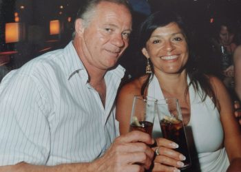 Se conocieron por mail y él se ganó la lotería: la invitación que la llevó por un rumbo inesperado