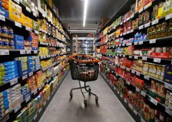 Seis de cada 10 hogares en la Argentina se endeuda para comprar comida y medicamentos