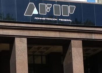 La AFIP intimó a más de 5.700 personas a declarar sus compras de dólar MEP
