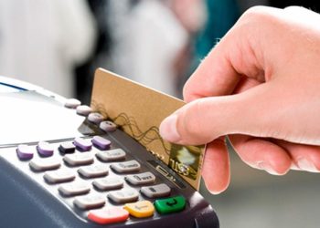 La inflación y las altas tasas desalientan los prestamos personales y las tarjetas de crédito se usan menos