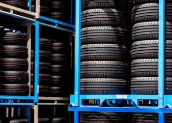 Otra vez problemas con los neumáticos: una planta de Bridgestone , frenada por una huelga