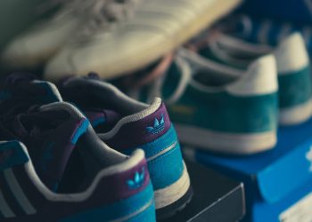 Adidas y un problema insólito: tiene una montaña de zapatillas cuyo precio no para de subir y no puede venderlas