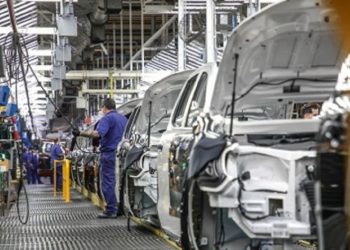 La economía resistió mejor que lo esperado pero prevén que por la falta de dólares no se podrá evitar la recesión