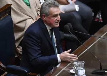 Rossi rechazó en Diputados que haga falta una «devaluación brusca» y descartó una «hiperinflación»