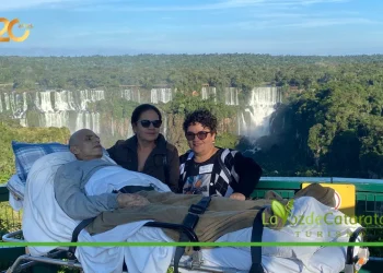 Cumplir un sueño: Un grupo de médicos llevó a un paciente con cáncer a las Cataratas del Iguazú
