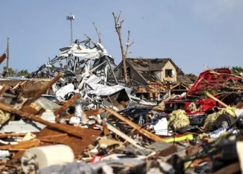 Al menos tres personas murieron y más de 50 resultaron heridas tras un tornado en Estados Unidos