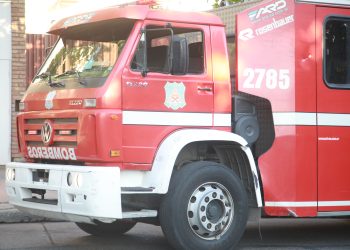 Incendio consumió un galpón y dos vehículos