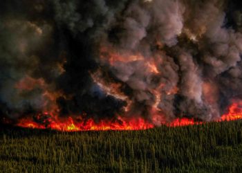 Canadá afronta una de sus peores temporadas de incendios con más de 400 focos activos