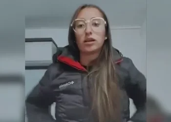 Compró una campera usada y lo que encontró en los bolsillos la asustó