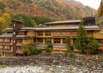 Conocé en dónde queda y cómo es el hotel más antiguo del mundo que presta servicios hace 1300 años