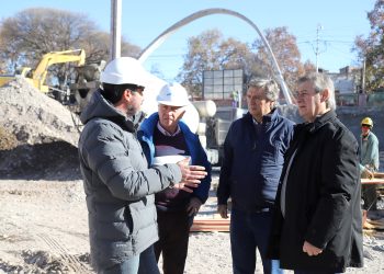 Félix recorrió la transformación de la ex terminal y afirmó que avanza más rápido de lo previsto