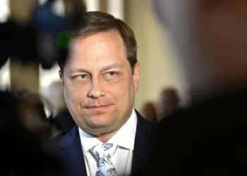 Finlandia: renunció el ministro de Economía por sus declaraciones sobre los nazis