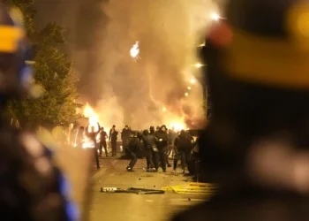 Francia investiga al policía que mató a un joven de 17 años por «homicidio voluntario»