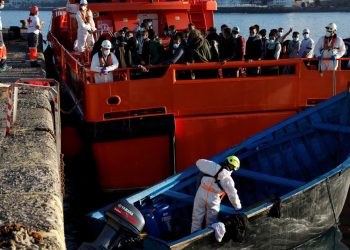 Heroico: rescatan a más de cien migrantes que se dirigían a las Islas Canarias y Lanzarota en España