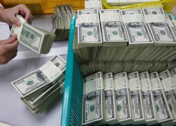 Inflación sin anclas: el tipo de cambio oficial subió más de 100% en el último año