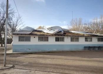Las ráfagas del Zonda volaron el techo de una escuela en Tunuyán