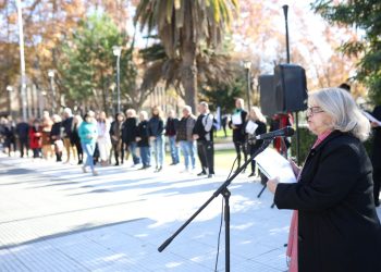 En la plaza San Martín se desarrolló el acto por el Día del Escritor y se recordó a Cora Teijeiro de Acosta