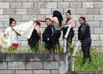 Mueren al menos 41 reclusas durante un enfrentamiento entre bandas en una cárcel de Honduras